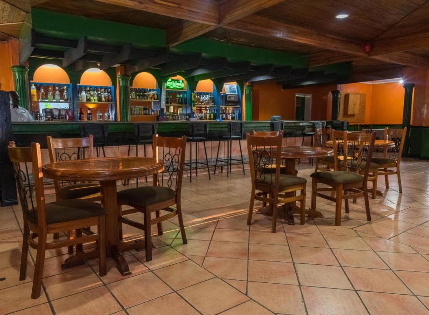 Restaurant & Bars