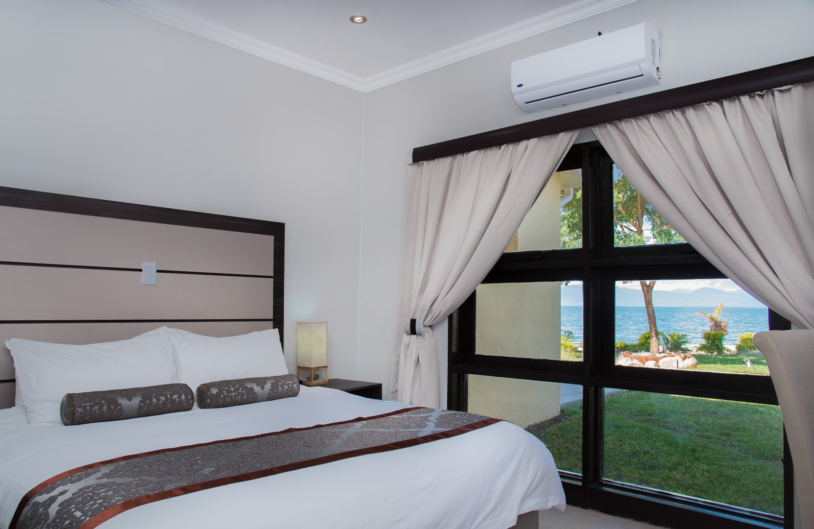 Lakeside Suite